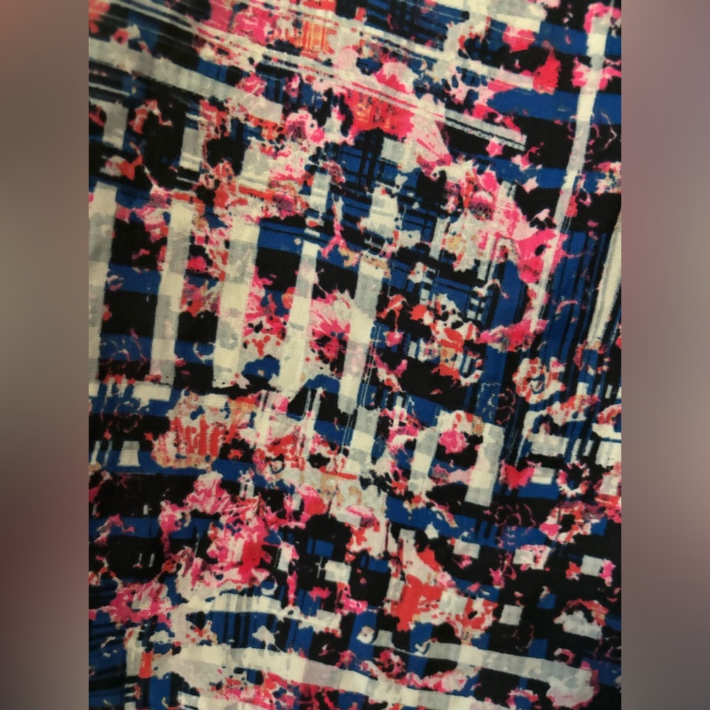 Express floral zip cuff short sleeve blouse size medium - Picture 4 of 4